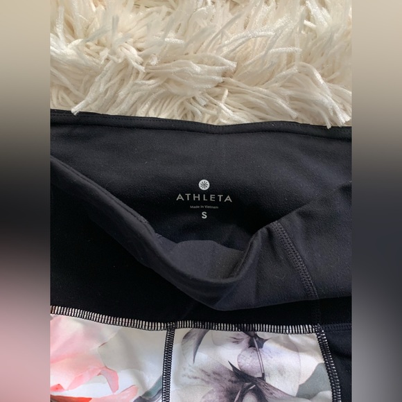 Athleta floral mesh leggings with pockets- size S - Picture 6 of 6